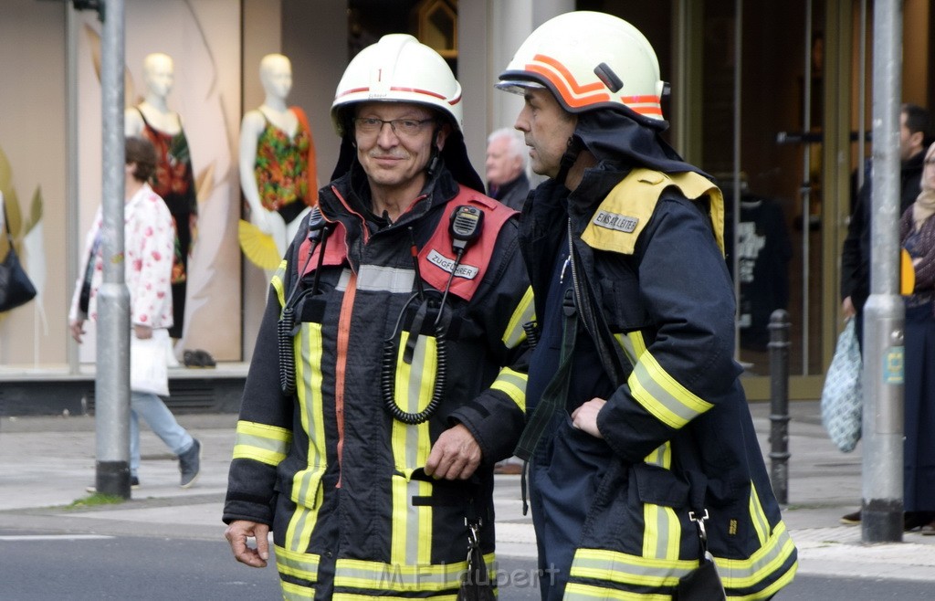 VU PKW Strab Koeln Mitte Caecilienstr Hohe Str P72.JPG - Miklos Laubert